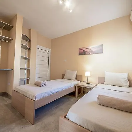 Peach Seaview 3 Bedroom Ayía Nápa