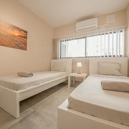 Peach Seaview 3 Bedroom Appartement