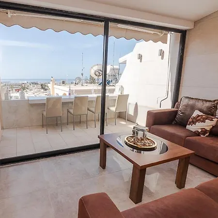 Peach Seaview 3 Bedroom Ayía Nápa