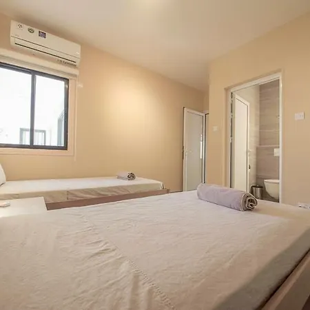 Peach Seaview 3 Bedroom Appartement