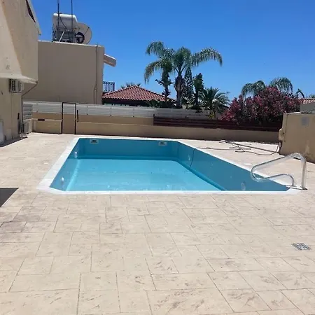 Peach Seaview 3 Bedroom Appartement
